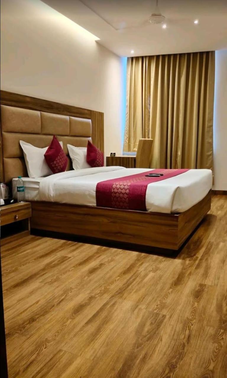 Hotel Pearl Wood Zirakpur Kültér fotó