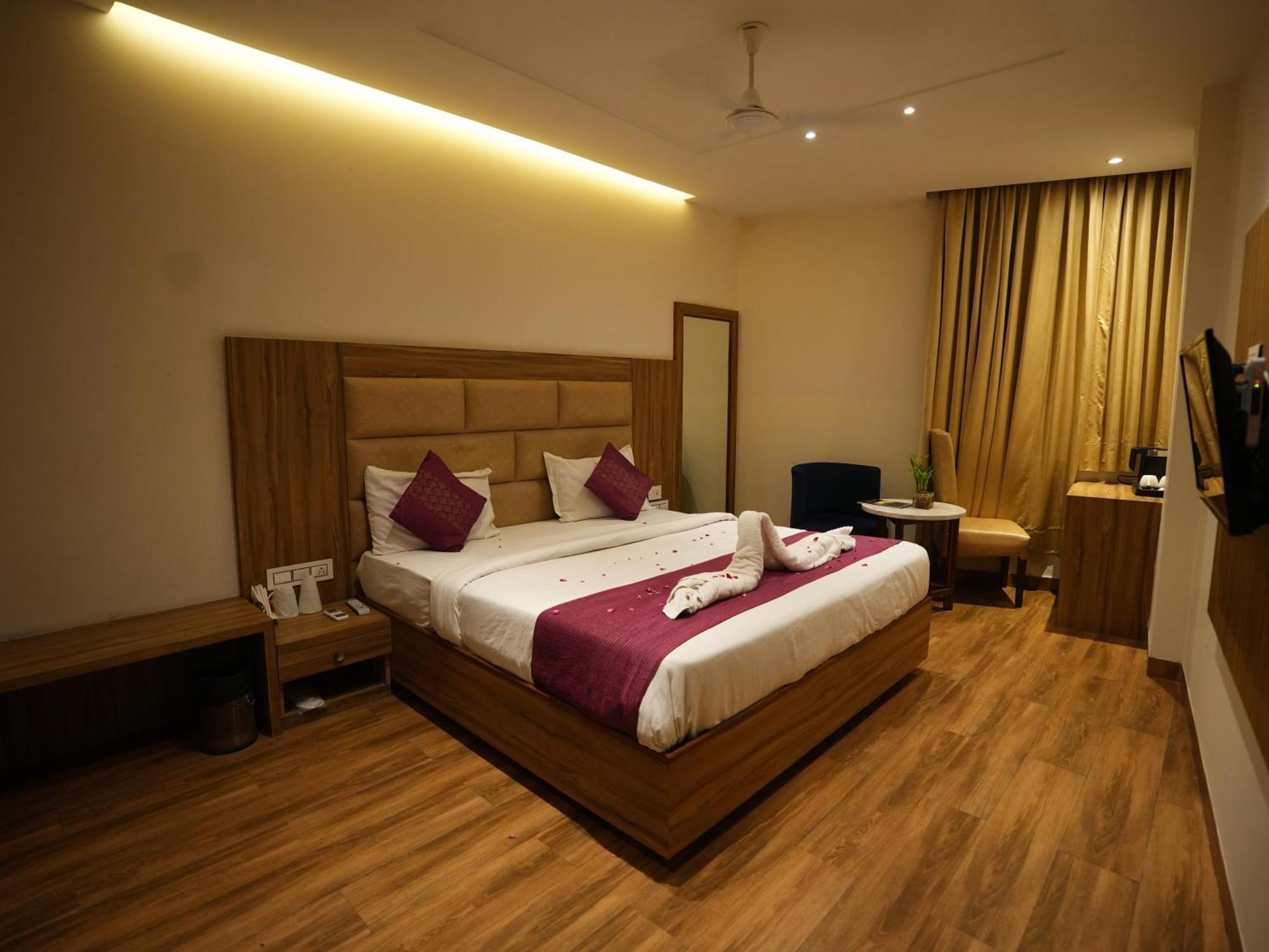 Hotel Pearl Wood Zirakpur Kültér fotó
